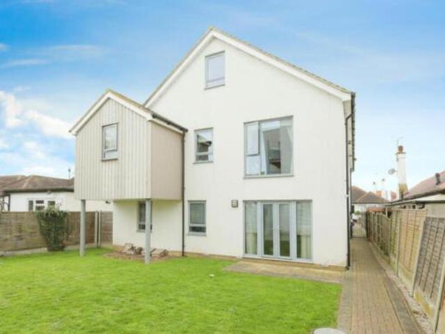 House for sale in Leigh-on-sea