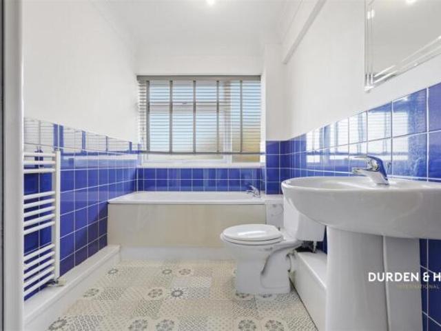Apartment for sale in Brentwood, Essex