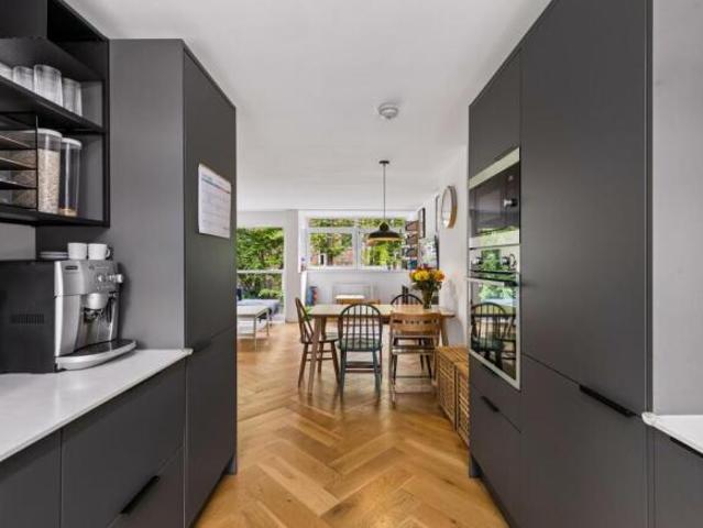 Apartment for sale in Shawlands, Scotland