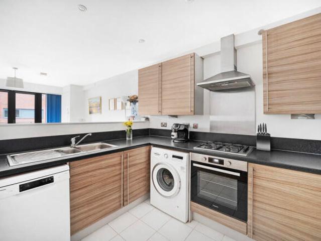 Apartment for sale in Wood Green, Greater London