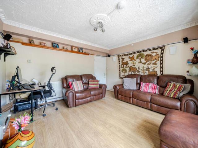 Apartment for sale in Greater London