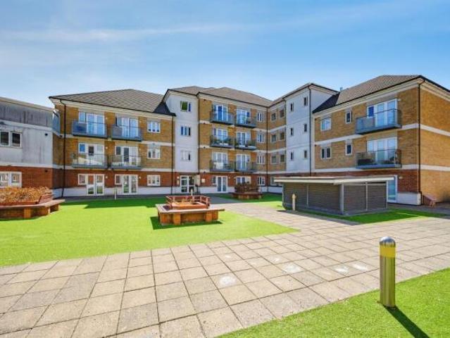 Apartment for sale in Symond's Park, Watford