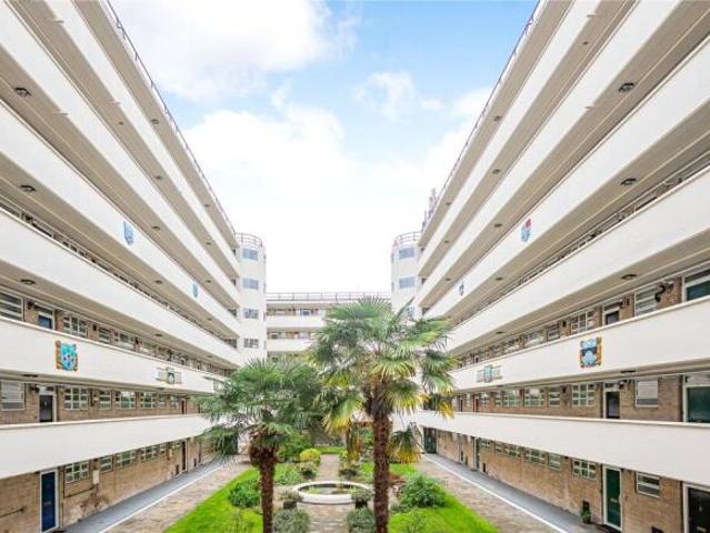 Apartment for sale in London Borough of Richmond upon Thames, Greater London