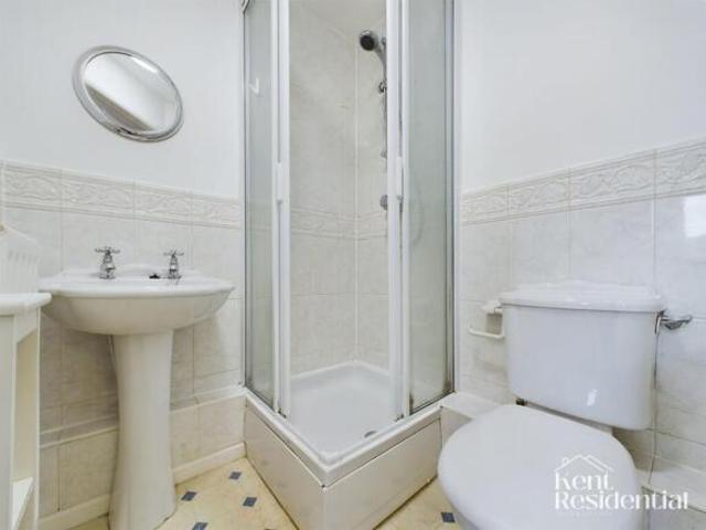 Apartment for sale in Midway, Kent