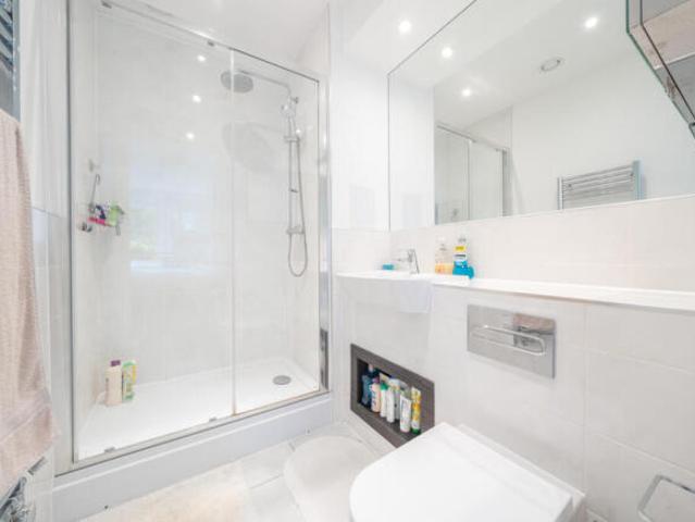 Apartment for sale in Camberwell, Greater London