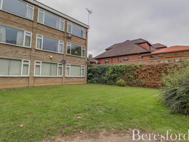 Apartment for sale in Navestock Side