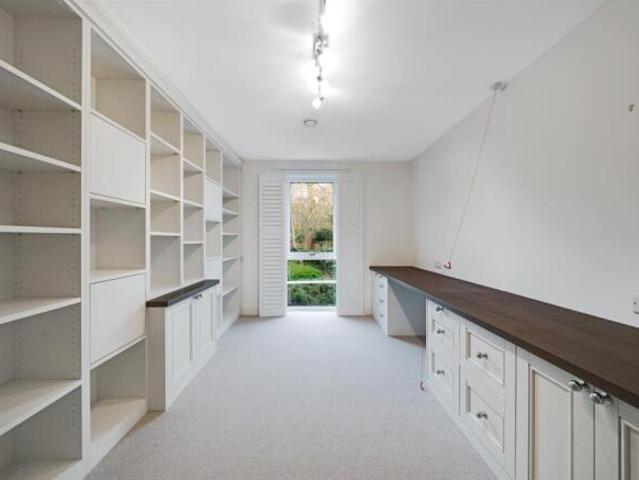 Apartment for sale in Westborough, Surrey