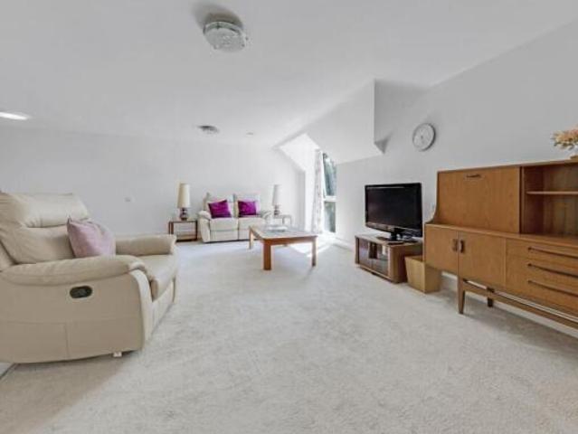 Apartment for sale in Westborough, Surrey