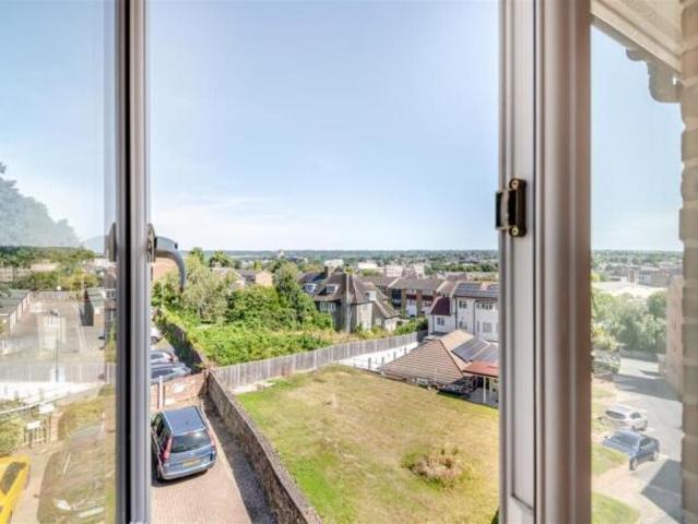 Apartment for sale in Allington, Midway