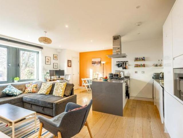 Apartment for sale in St Albans, Five Acres