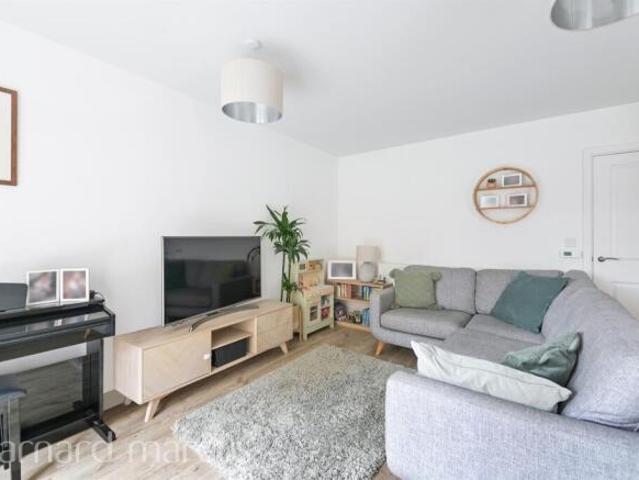 Apartment for sale in London Borough of Sutton, Greater London