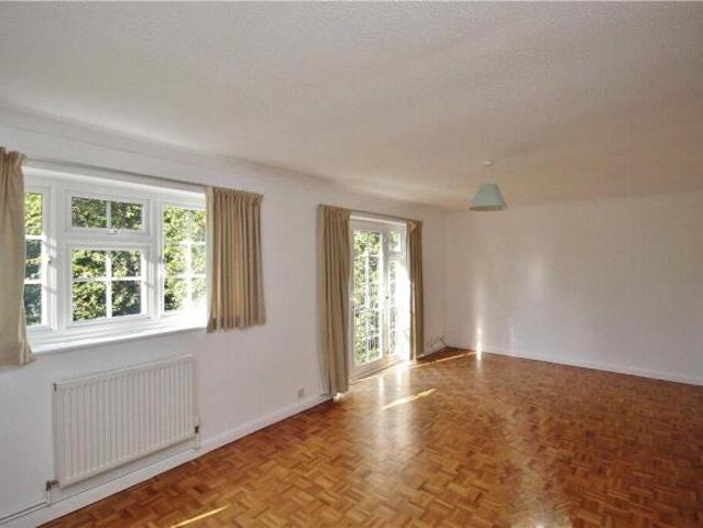 Apartment for sale in Westborough, Surrey