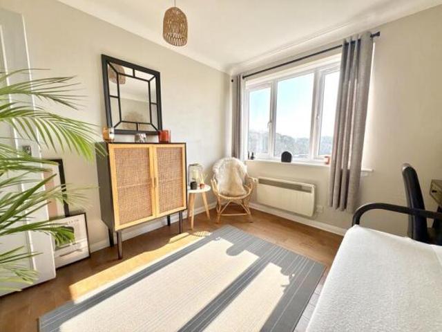Apartment for sale in Poole