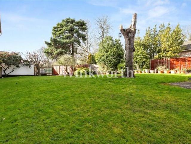 Apartment for sale in Cat Hill, England