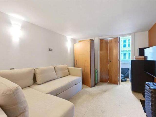 Apartment for sale in Cat Hill, England