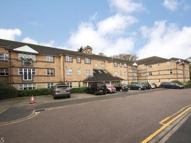 House for sale in Luton