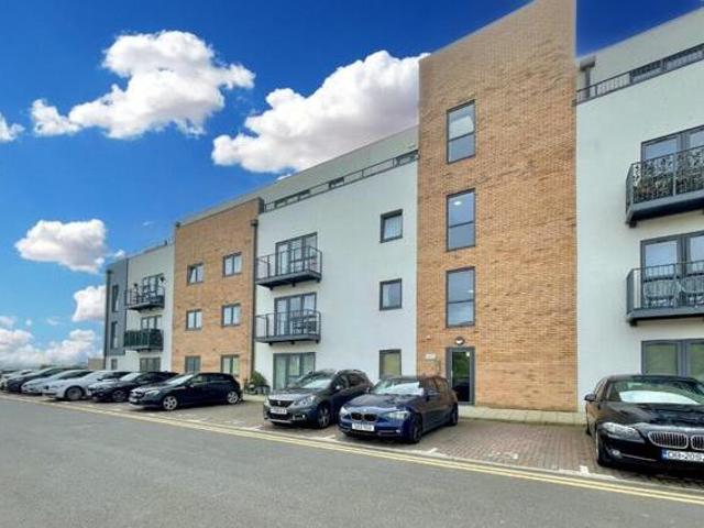 House for sale in Luton