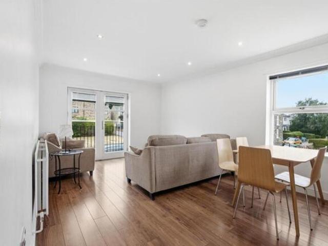 Apartment for sale in Crosspool, South Yorkshire