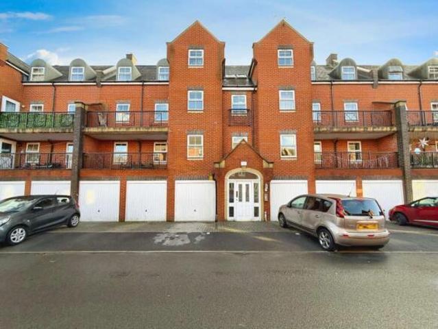 Apartment for sale in Swindon
