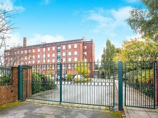 House for sale in Hurdsfield, Macclesfield