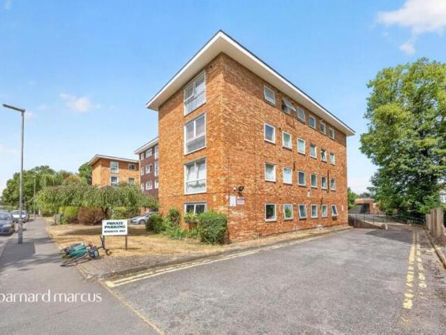 Apartment for sale in Wallington, Greater London