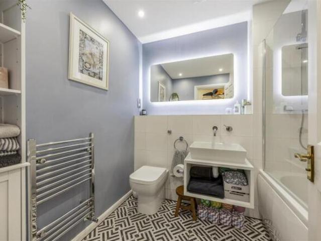 Apartment for sale in Warden Hill, Cheltenham