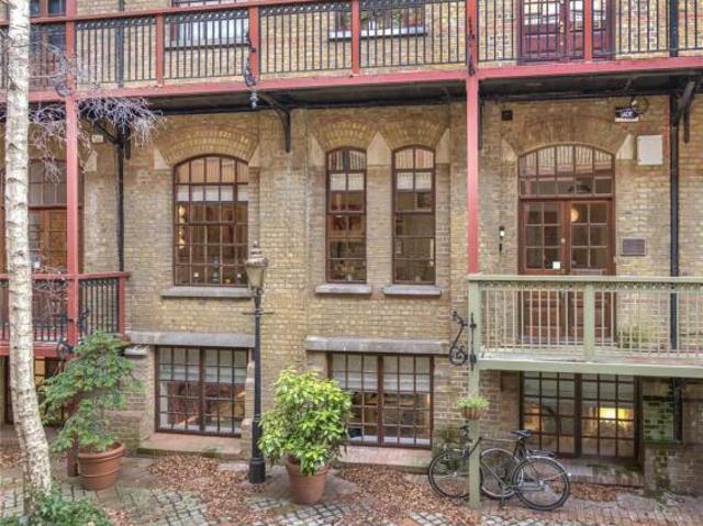 Apartment for sale in Battersea, Greater London