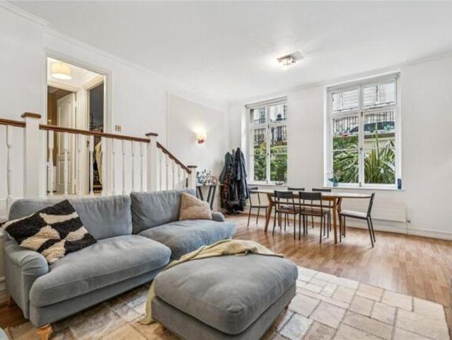 Apartment for sale in Cat Hill, England