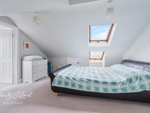 Apartment for sale in Charlton, Greater London