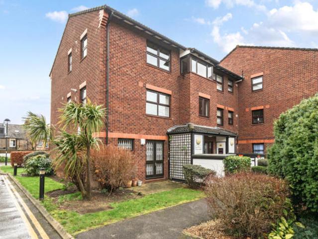 Apartment for sale in Stroud Green, Greater London