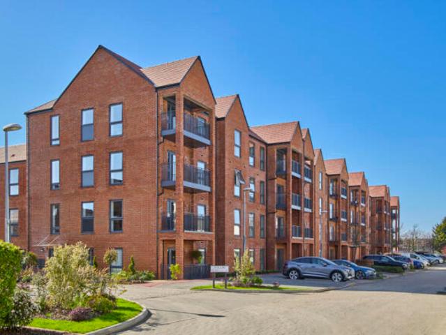 Apartment for sale in London Borough of Merton, Raynes Park