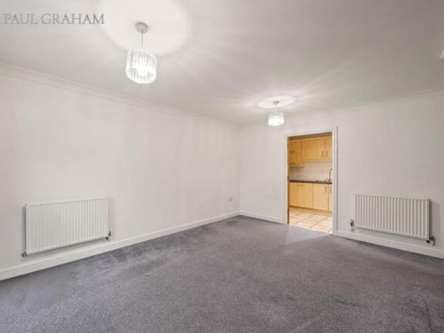 Apartment for sale in Wallington, Greater London