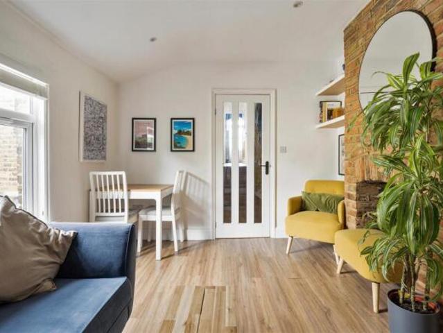 Apartment for sale in Walthamstow, Greater London