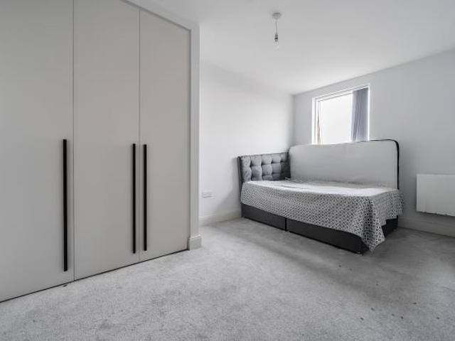 Apartment for sale in Slough