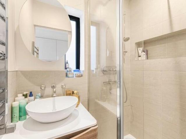 Apartment for sale in Fulham, Greater London