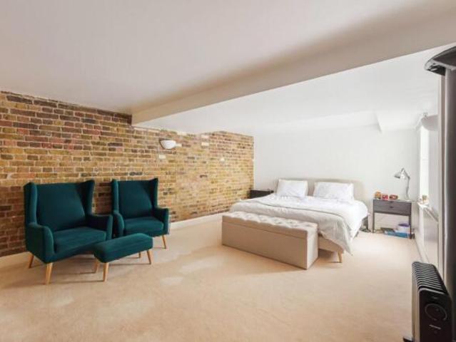 Apartment for sale in Wapping, Greater London