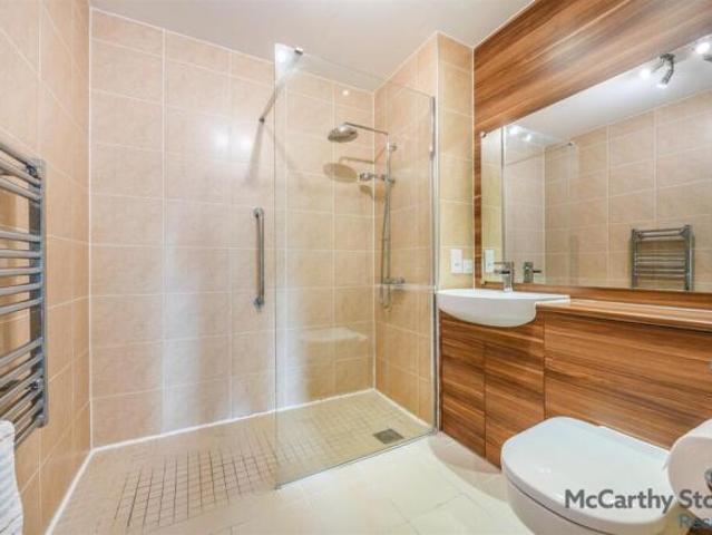 Apartment for sale in Juniper Green, Scotland