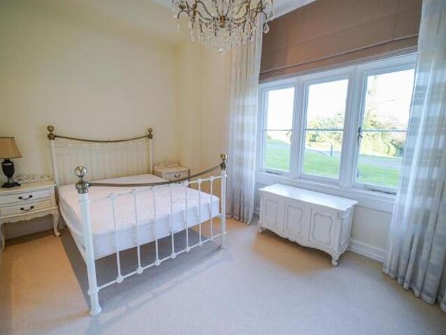 Apartment for sale in Blackpill, Nangreaves