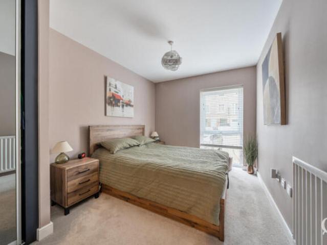 Apartment for sale in Allington, Midway