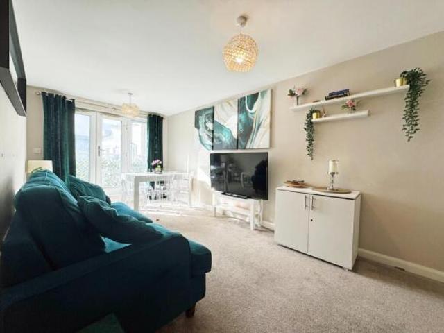 Apartment for sale in Chelmondiston, Suffolk