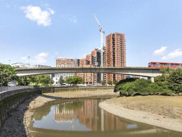 Apartment for sale in Cat Hill, England