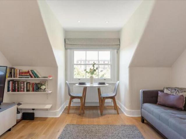 Apartment for sale in West Kensington, Greater London