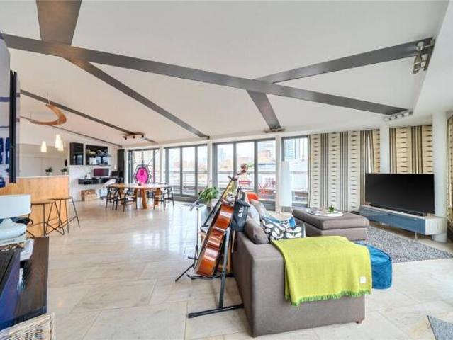 Apartment for sale in Cat Hill, England