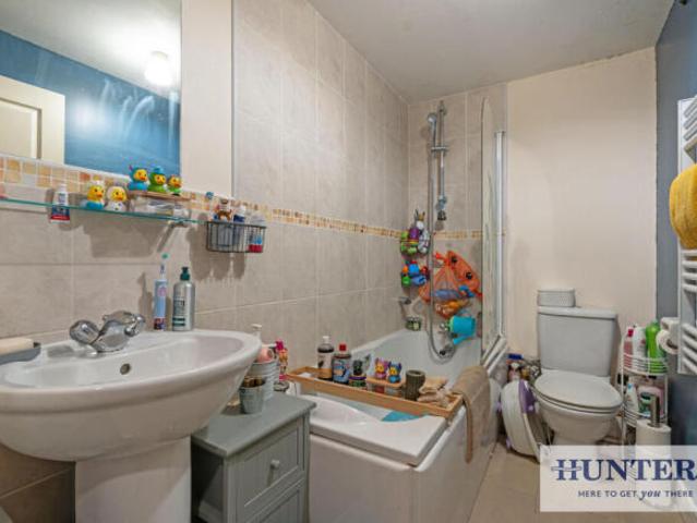 Apartment for sale in Apperley Bridge, Bradford
