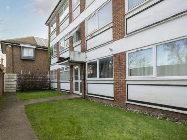 House for sale in Royal Borough of Kingston upon Thames, Greater London