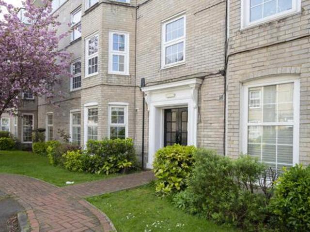 House for sale in New Malden, Greater London
