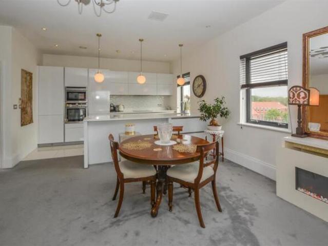 Apartment for sale in Ingatestone and Fryerning, Navestock Side