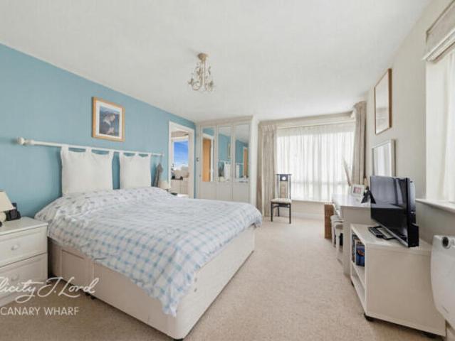 Apartment for sale in Virginia Quay, Greater London