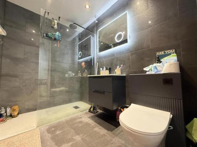 Apartment for sale in City Centre, Georgia
