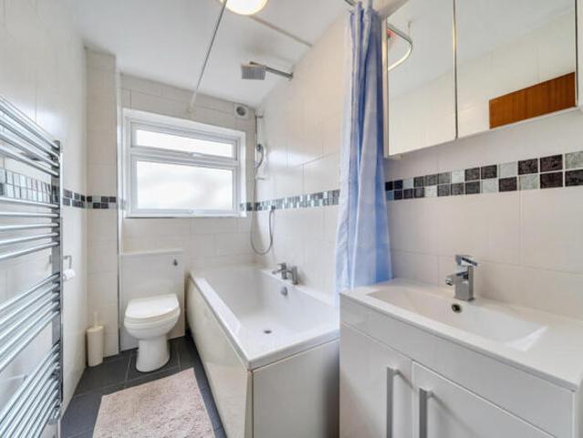 Apartment for sale in Northolt, Greater London